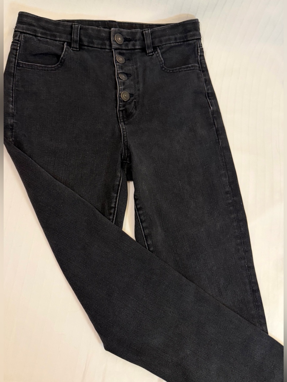 American Eagle high rise curvy skinny black jeans in women’s size 6